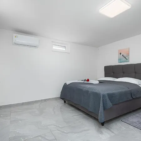 Apartment Beautiful Studio Lila Close To Sea *