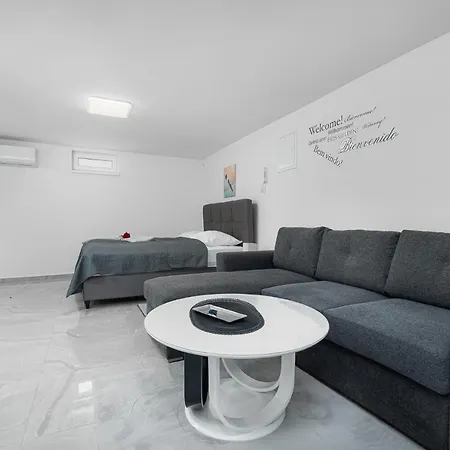 Beautiful Studio Lila Close To Sea Apartment Porec