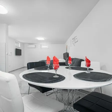 Beautiful Studio Lila Close To Sea Apartment