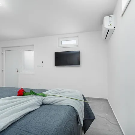 Beautiful Studio Lila Close To Sea Apartment Poreč